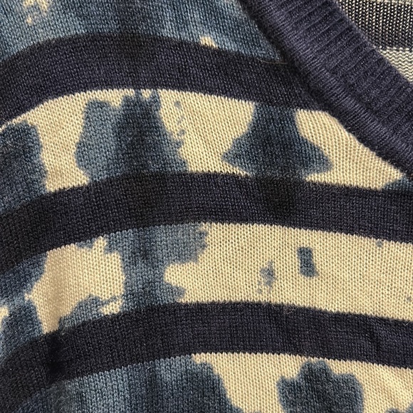 Lane Bryant 18/20 navy knit top with blue water color design - Picture 3 of 4